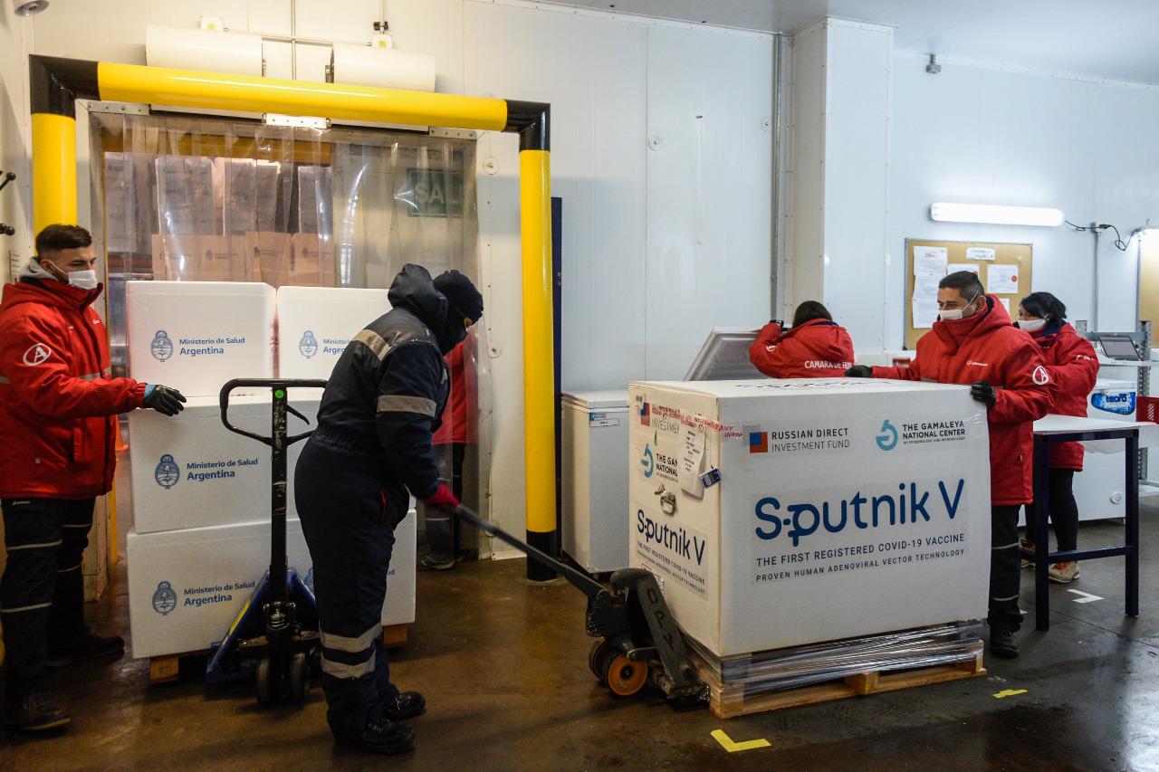 Comienza la distribución de 650.400 dosis de la Sputnik en todo el país