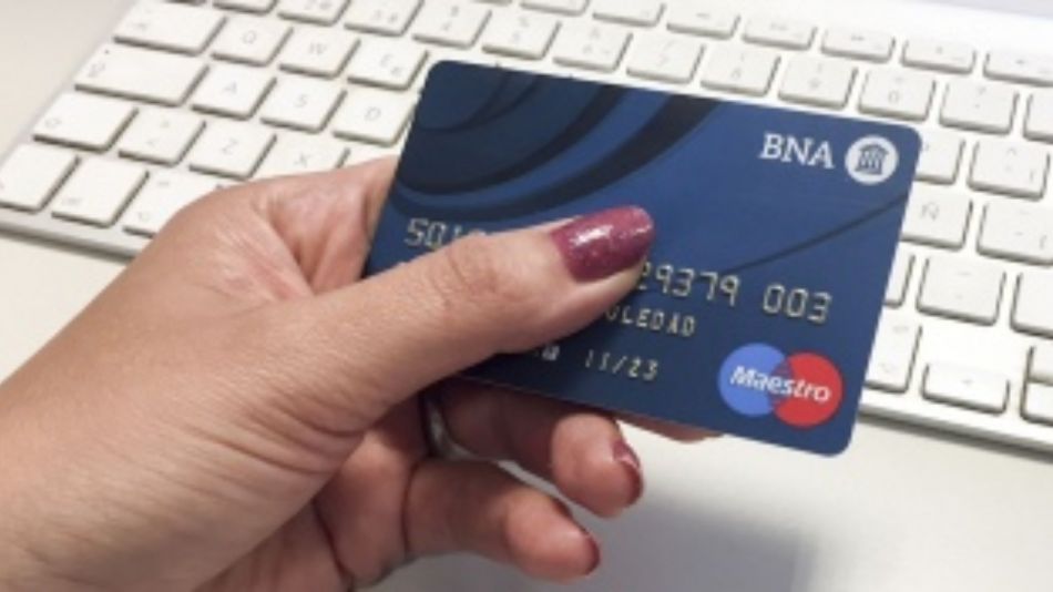 Durante la pandemia se disparó el uso de tarjetas de débito