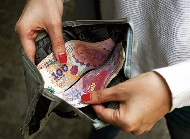 Por la crisis, el 65% de los argentinos consideró que su salario cayó más de la mitad