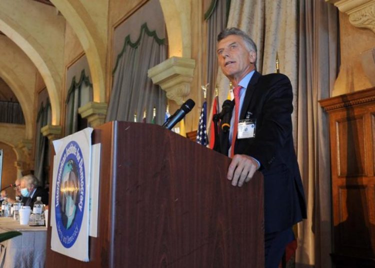 Para Macri, la democracia en Argentina está "amenazada" 