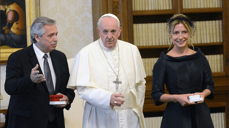 Alberto realiza una gira por Portugal, España, Francia e Italia y un encuentro con el Papa