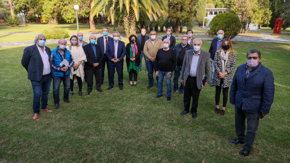 Fernández recibió a la CGT y ocupó la Superintendencia de Salud