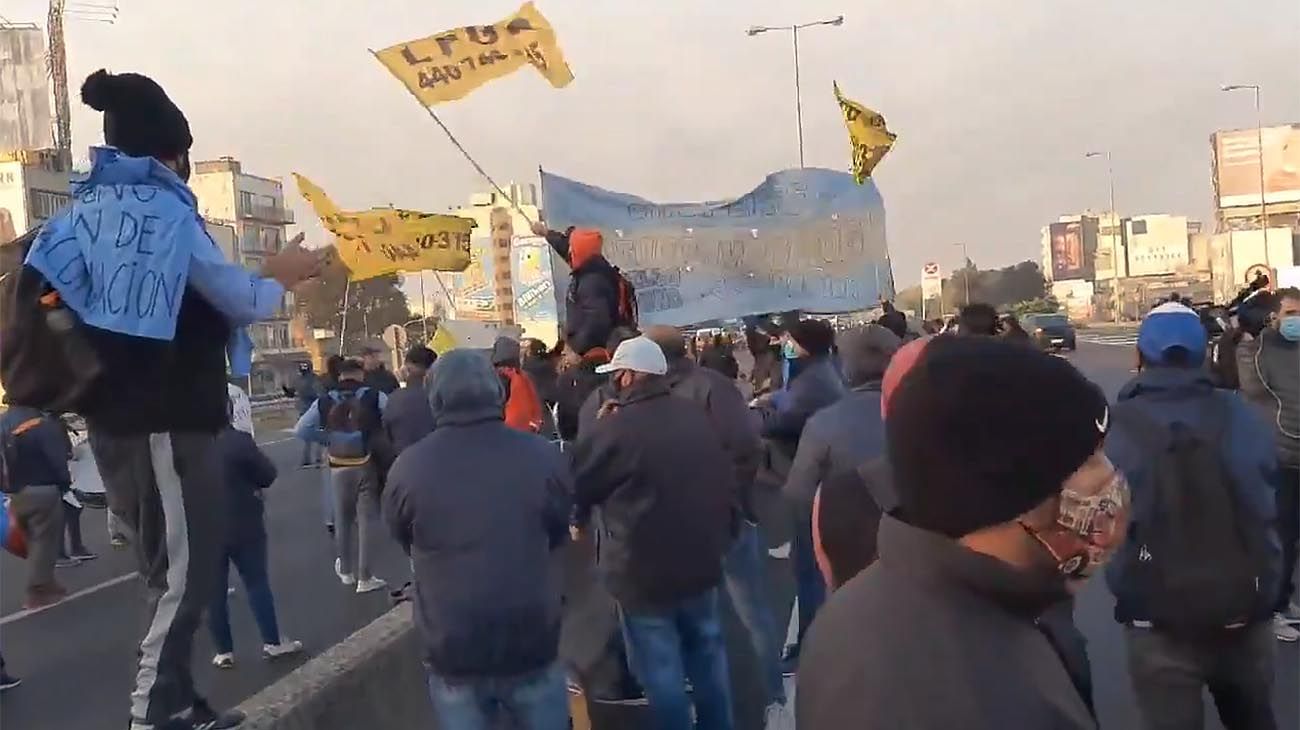 Choferes de micros continúan con los cortes y las protestas