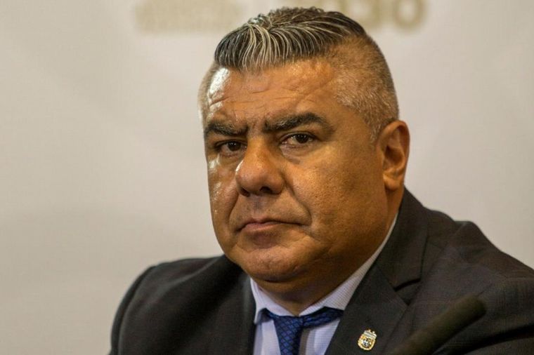 Acusan a "Chiqui" Tapia por no respetar protocolos de Covid en los clubes