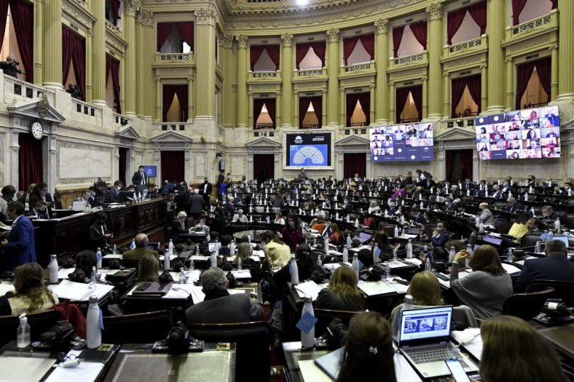 Diputados aprobó atrasar un mes las elecciones