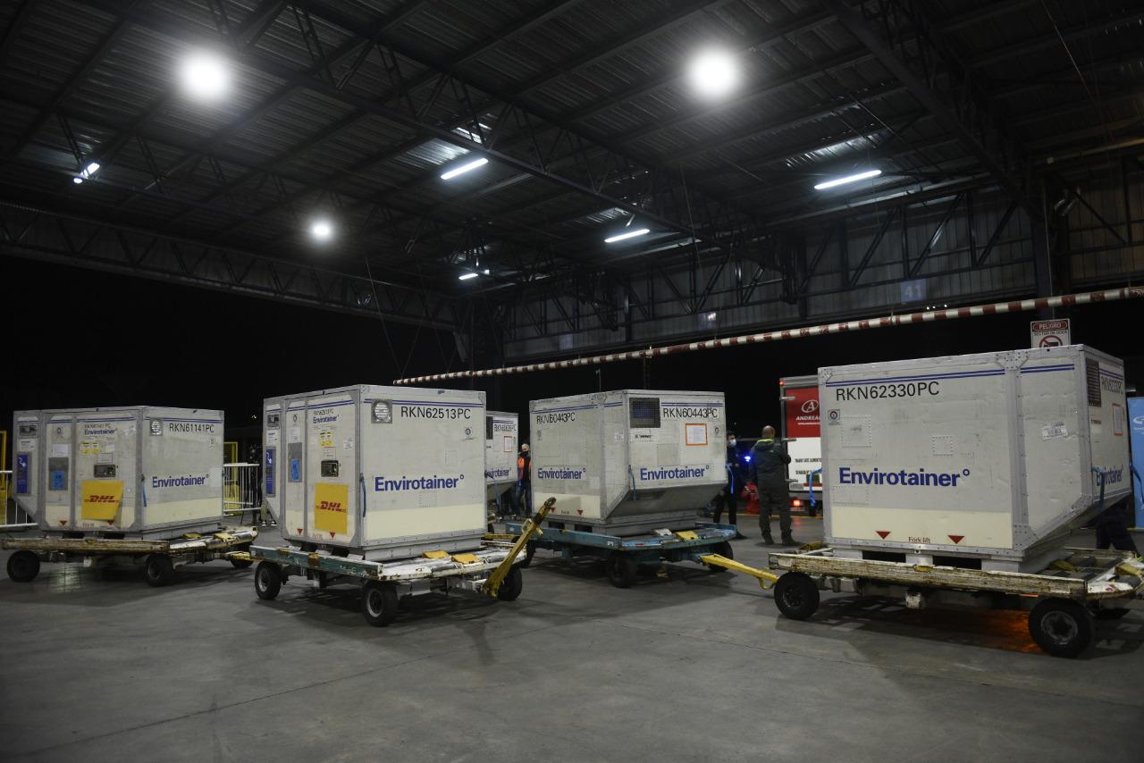 Llegaron 1.453.565 dosis de Astrazeneca y de Sputnik V