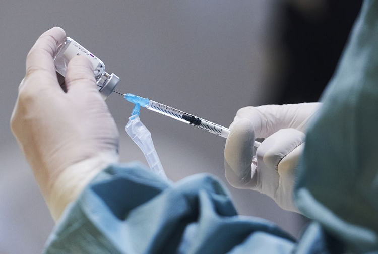 Avanzan las negociaciones entre el Gobierno y EEUU para el traer vacunas