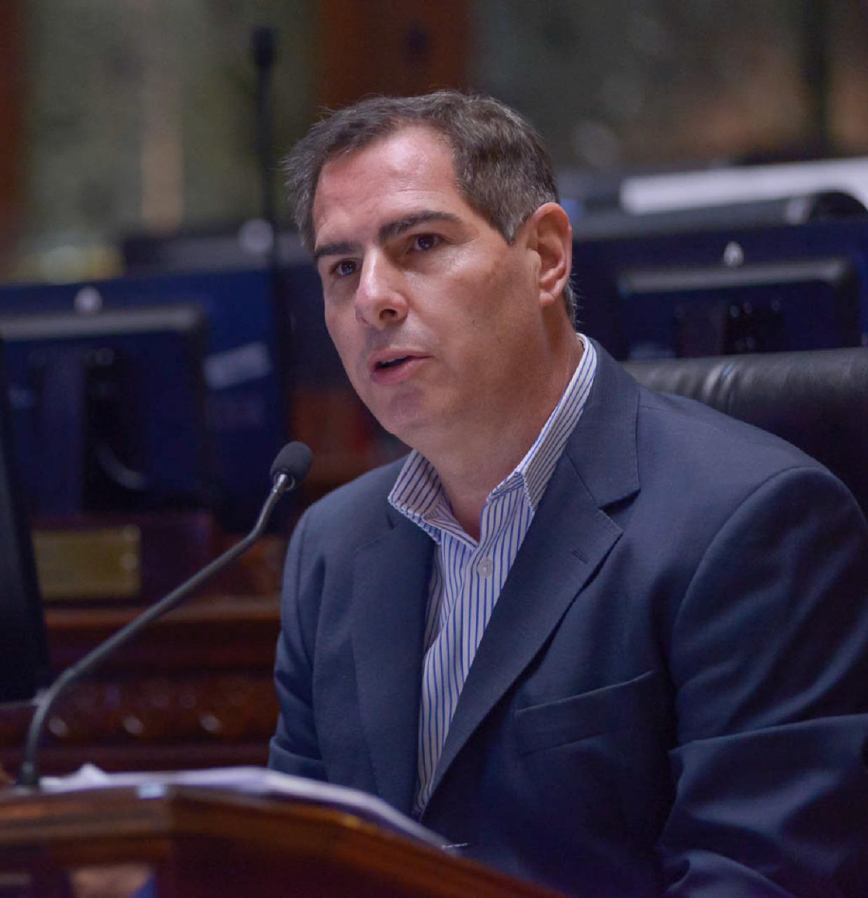 “En las escuelas hubo muertes sino restringimos el sistema sanitario puede colapasar”