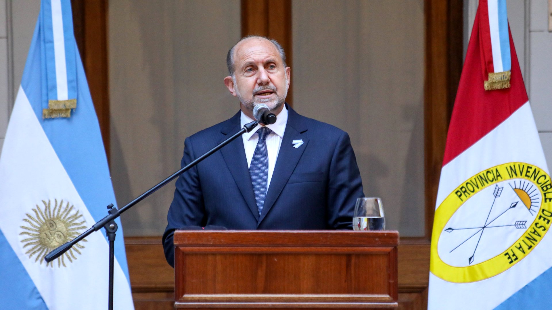 Perotti dijo que Santa Fe quiere comprar vacunas pero no hay disponibles