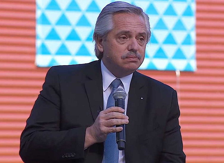 El Gobierno extendió el DNU con restricciones y anunció la compra de vacunas chinas