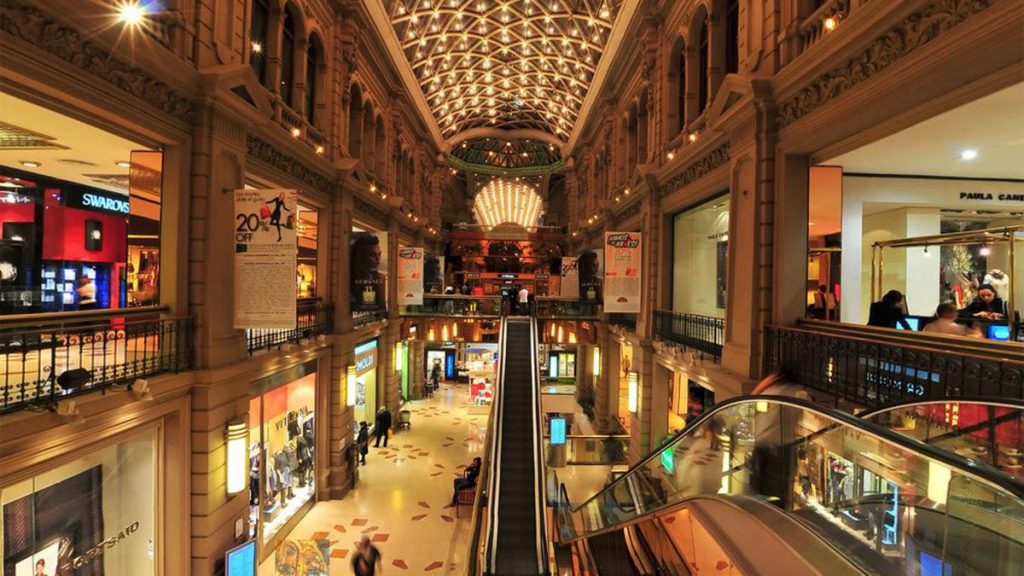 Desde este lunes abren los shoppings con horarios especiales y take away