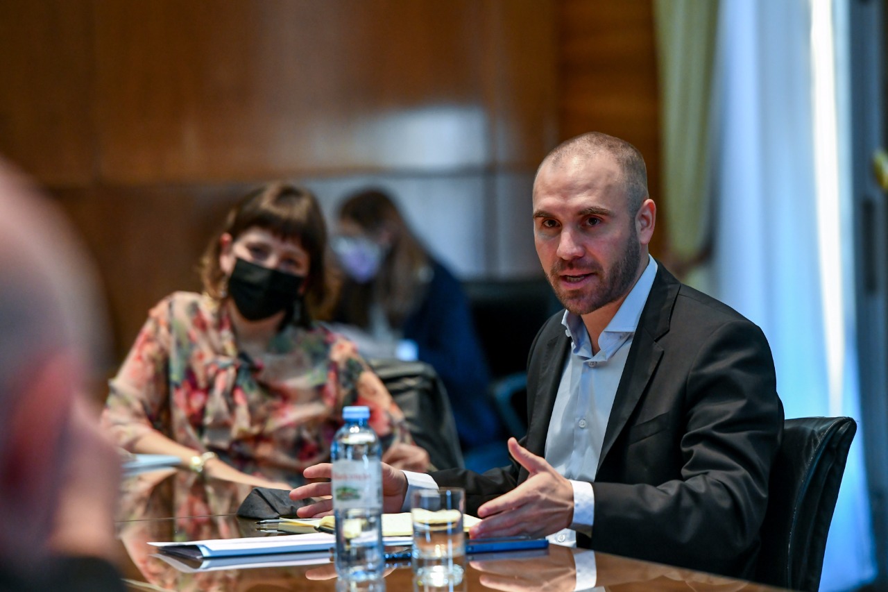 Guzmán busca financiamiento con licitación de LETES y canje de un bono