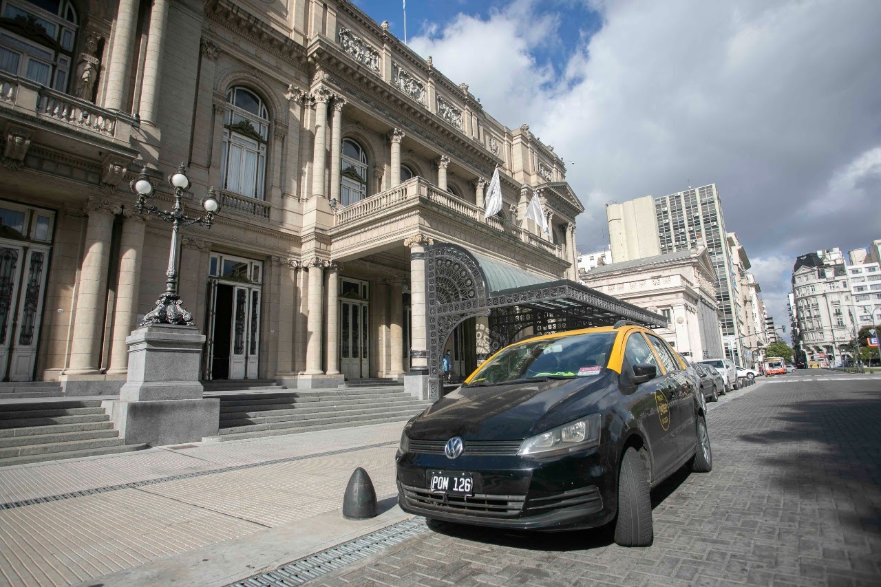 Covid: los taxistas realizaron 115 mil traslados de pacientes leves y médicos