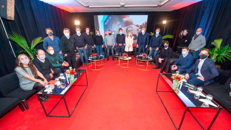 Cumbre de la UCR: le pidieron a Manes que encabece la lista en la Provincia