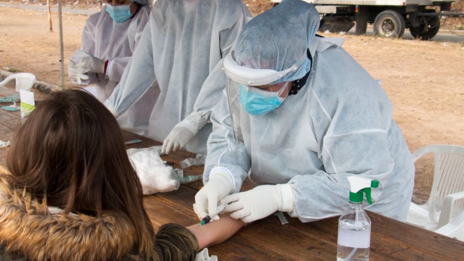 Detectaron la variante Delta en un argentino que llegó de Estados Unidos