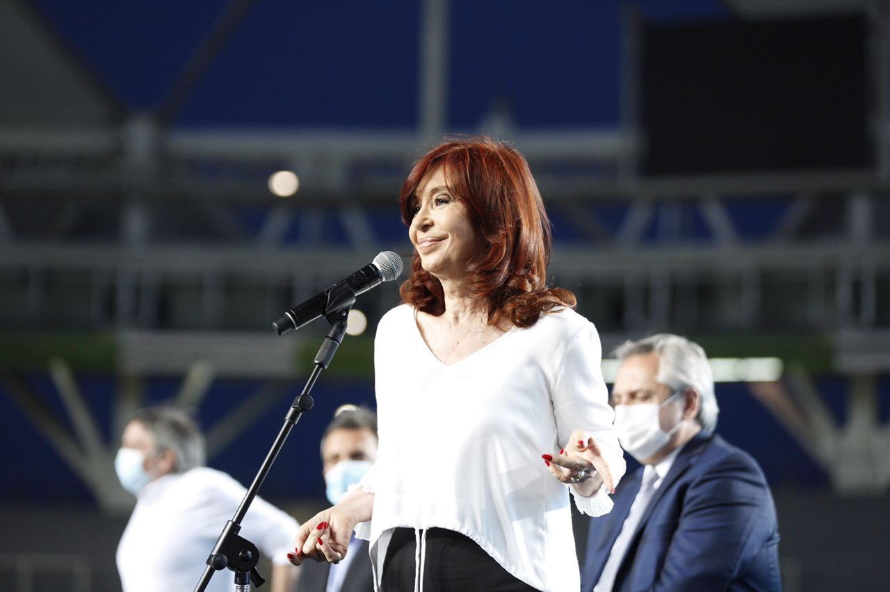 Encuesta: la mitad de los argentinos rechazaría la propuesta de CFK de salud