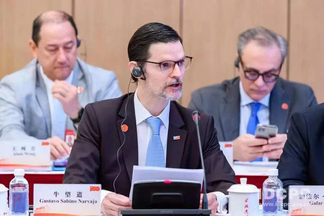 Sabino Vaca Narvaja: "El Comunismo sacó de la pobreza a más de 800 millones de chinos"