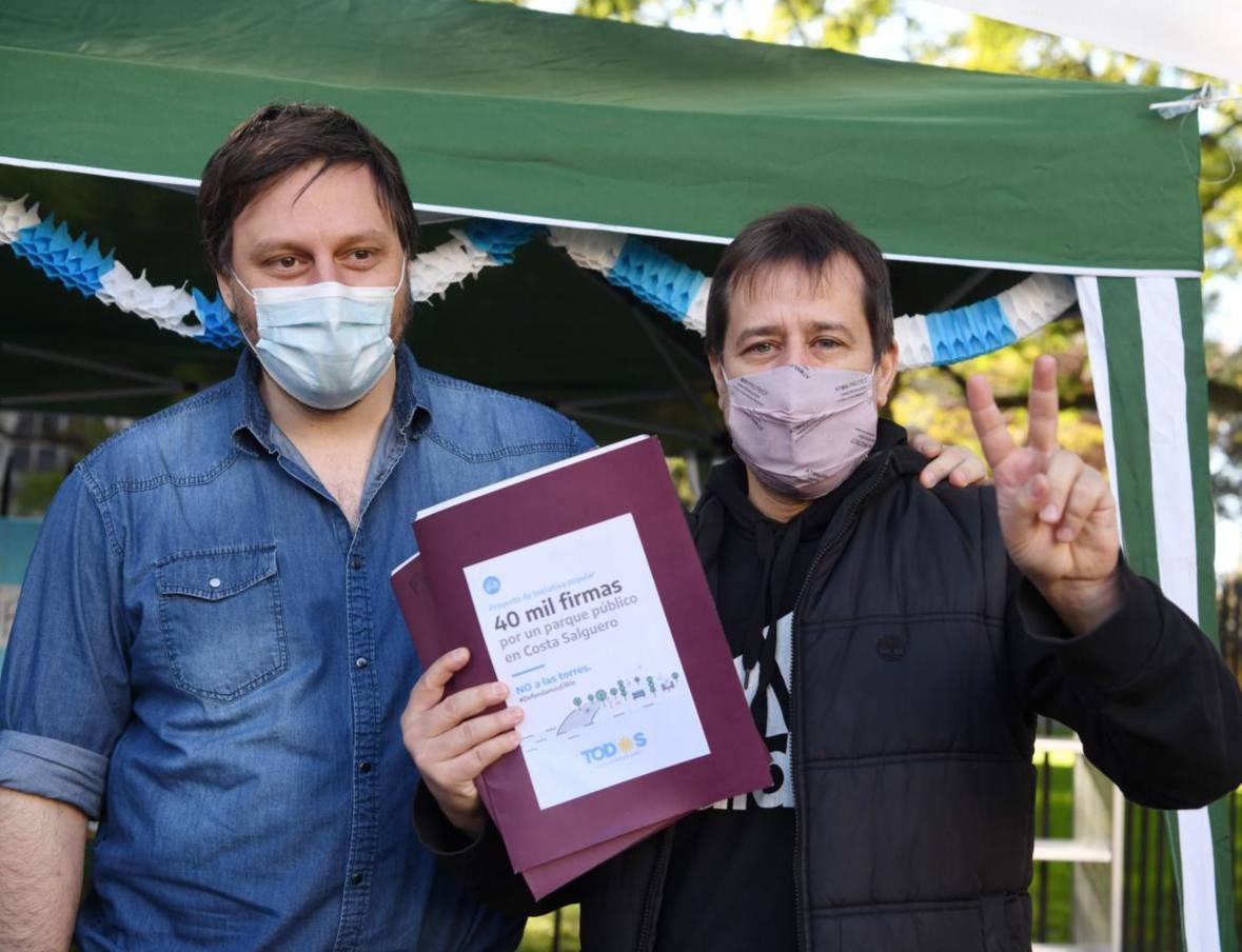 Recalde y Santoro juntaron firmas por un parque público en Costa Salguero