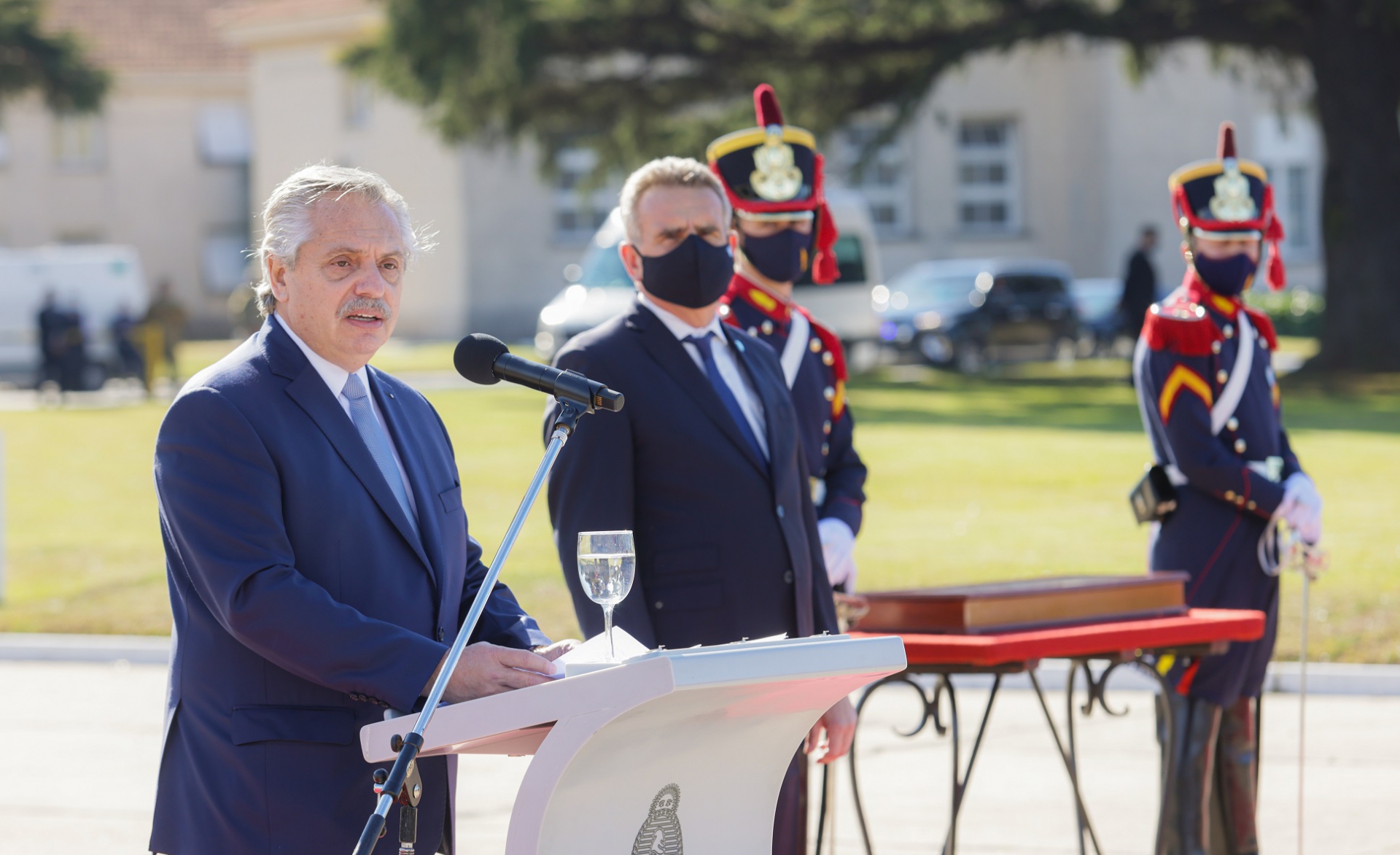 Alberto agradeció a las Fuerzas Armadas su ayuda contra la pandemia