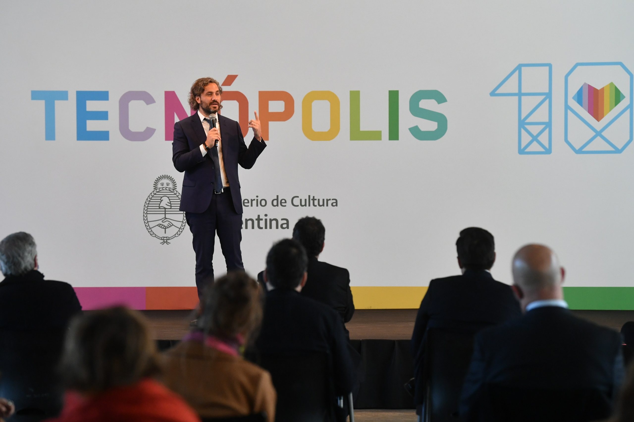 Cafiero: "Hay vacunas, por eso vuelve Tecnópolis y vuelve el futuro"