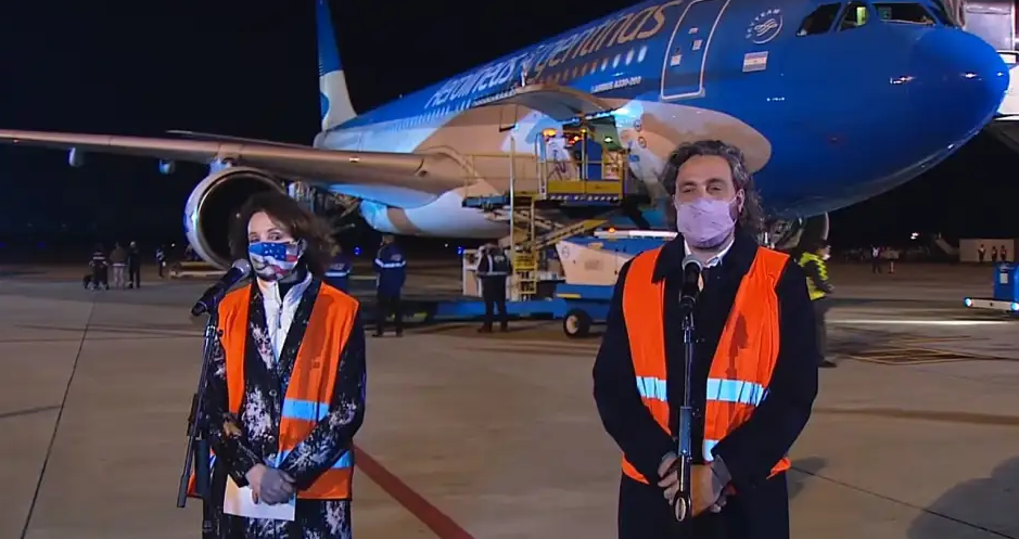 Llegaron 3,5 dosis de la vacuna Moderna, la mayor donación de EE.UU. a un país