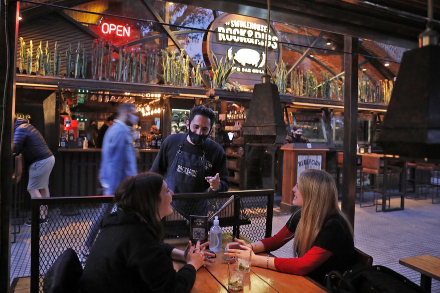 La Ciudad también implementaría un "pase sanitario" en bares y restaurantes