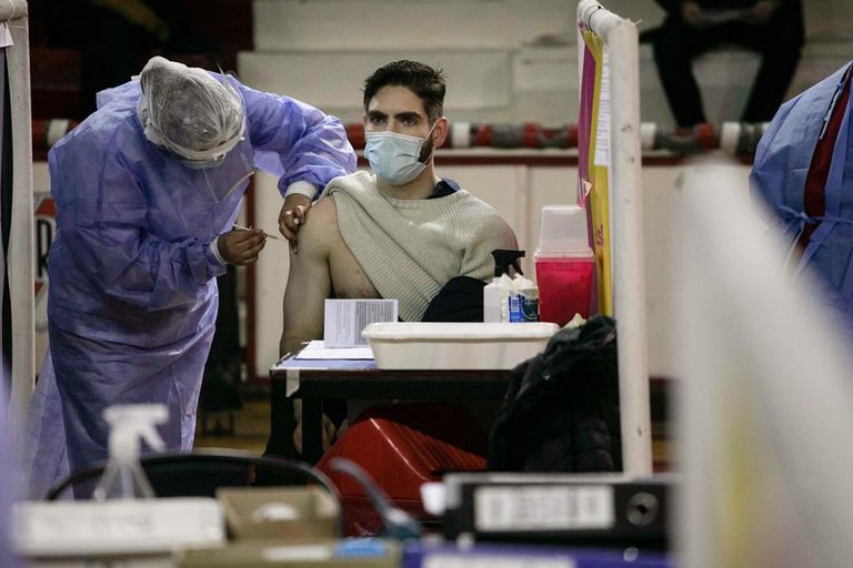 La Ciudad lanzó la vacunación para jóvenes entre 18 y 24 años