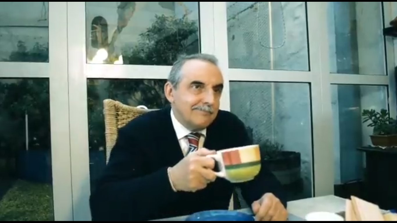 Moreno lanzó su candidatura con la canción de Alf en busca de memes