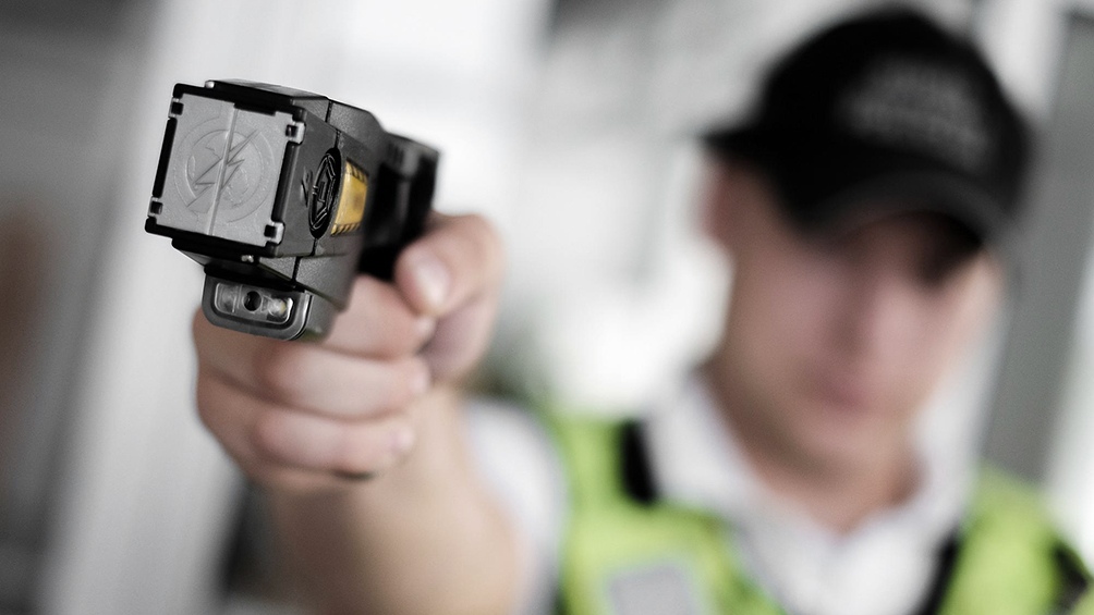 El Gobierno porteño confirmó que evalúa incorporar las pistolas Taser