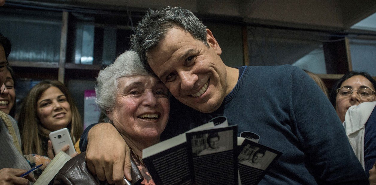 Manes arranca la campaña en su ciudad natal y pule su estrategia