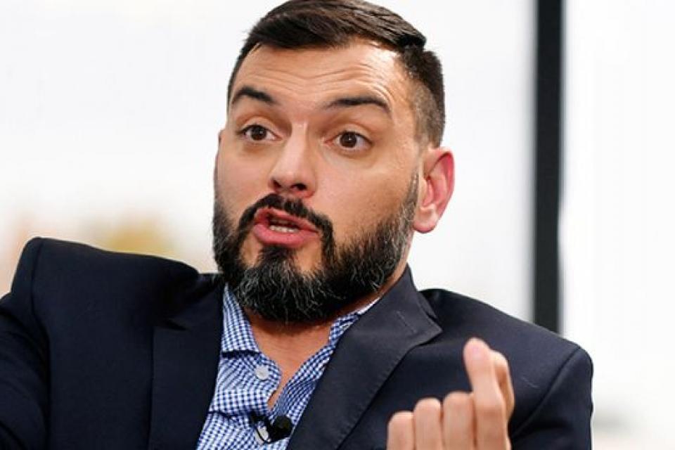 Álvarez Agis: "Vamos a usar billetes de mil pesos para empapelar paredes"