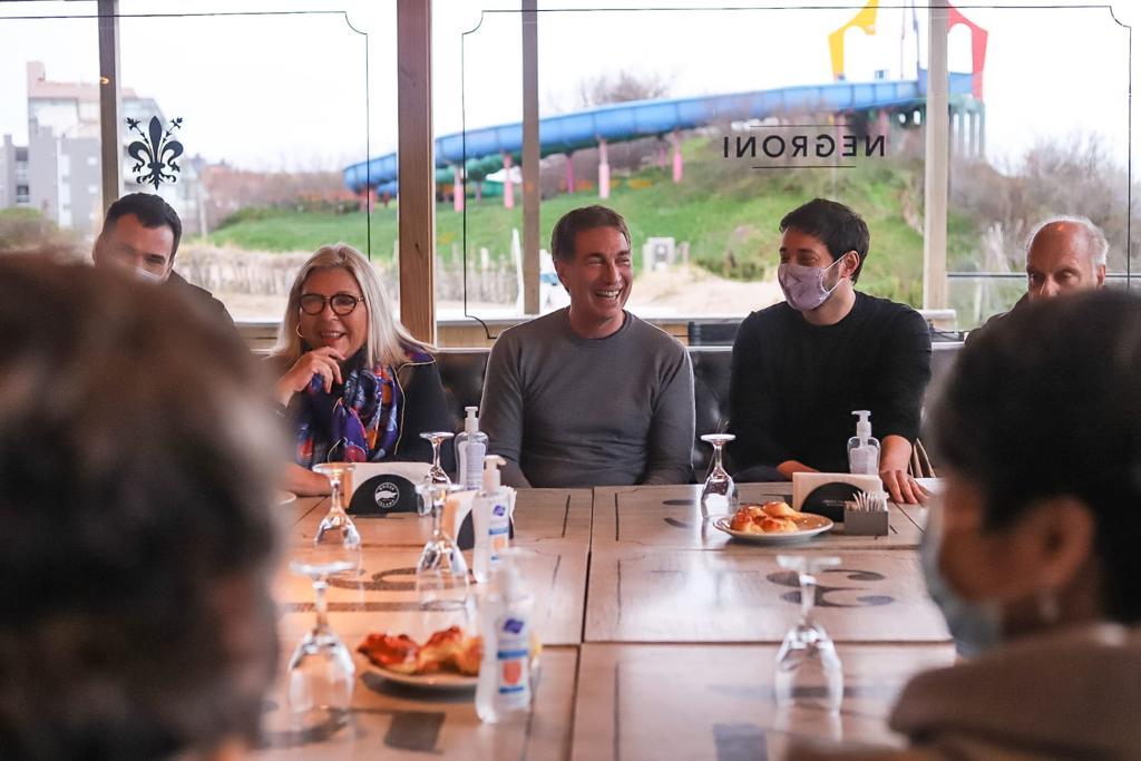 Santilli también sumó a sus recorridas de campaña el apoyo de Carrió