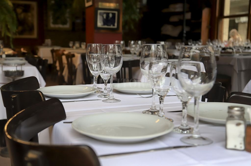 Pandemia: se perdieron 90 mil empleos formales en restaurants y hoteles