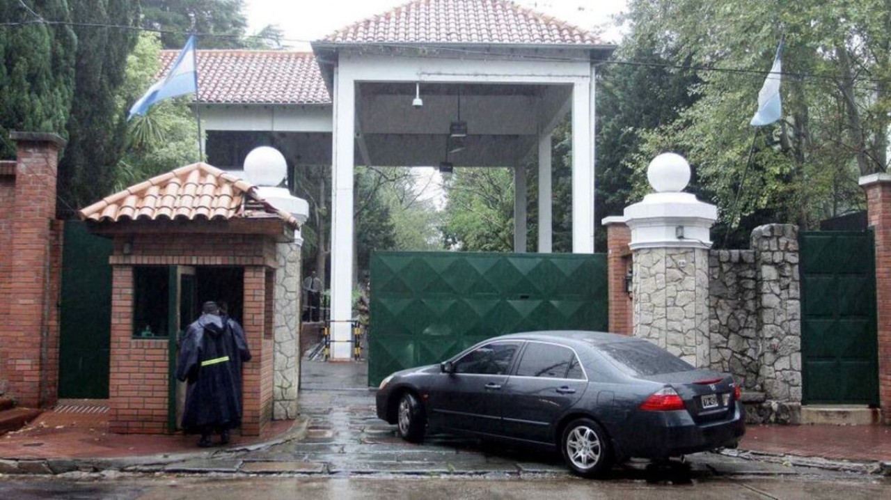 Denuncian posible vinculación entre el Vacunatorio VIP y las visitas a Olivos