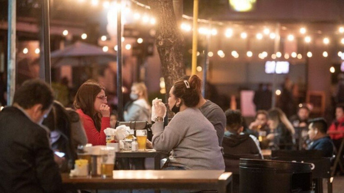PBA: los bares podrán abrir hasta las 3 y habilitaron eventos al aire libre