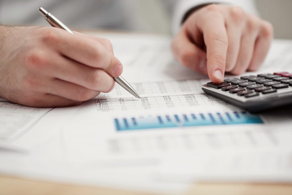 Los bancos aseguran que los impuestos frenan la toma de préstamos