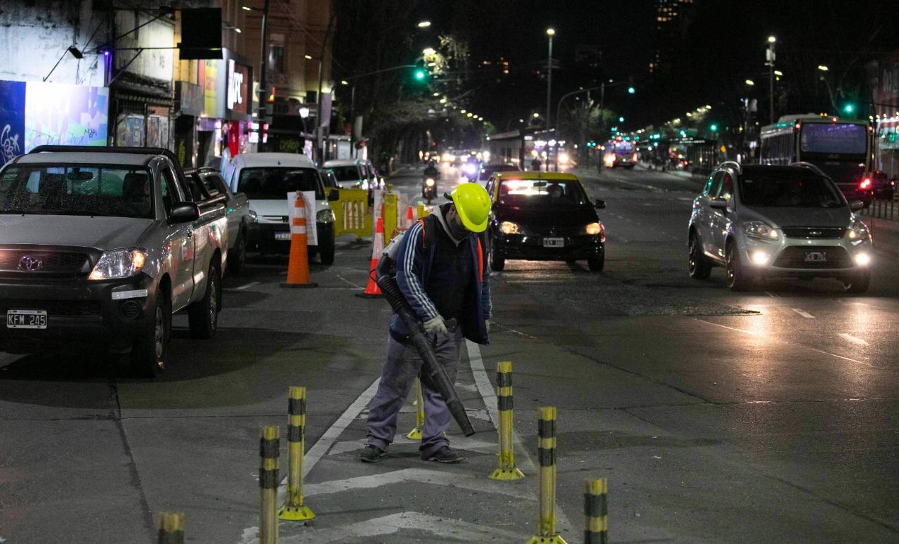 Pandemia en CABA: más de mil personas limpian las calles de noche