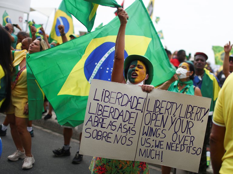 Bolsonaro y sus seguidores amenazaron a la Corte Suprema