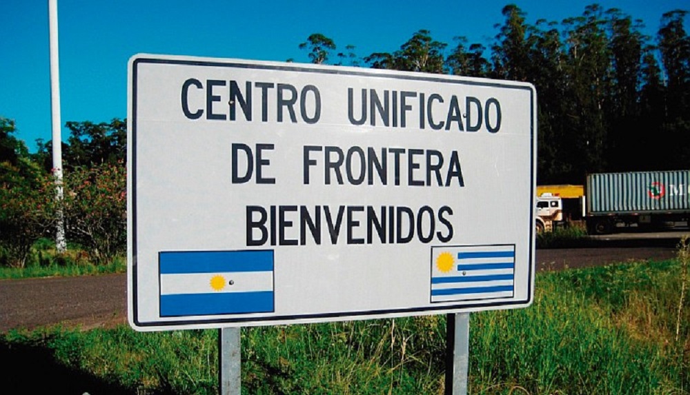 Uruguay abrió fronteras, pero rechaza a los vacunados hace más de 6 meses