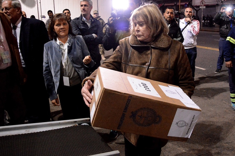 A dos días de las elecciones se enfrentaron Servini y la Cámara Electoral