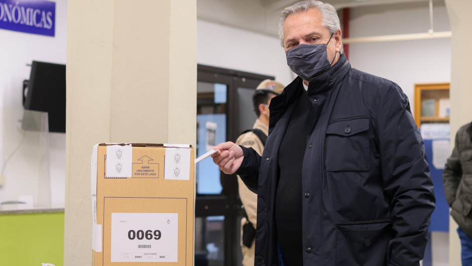 Nueva encuesta asegura que el FdT volvería a perder en noviembre