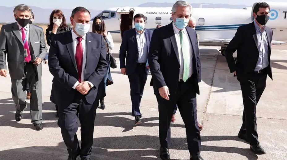 Tras los cambios en el Gabinete, Alberto viaja a La Rioja en busca de respaldo