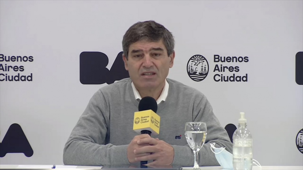 Quirós dijo que el uso del barbijo seguirá siendo obligatorio en CABA