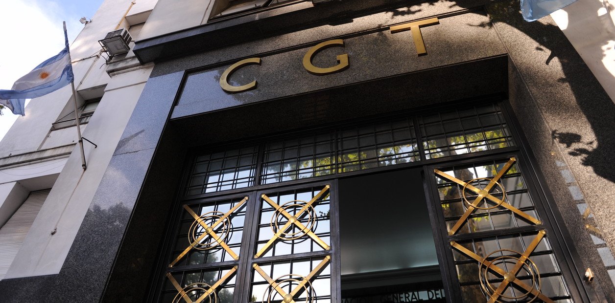 El Confederal de la CGT llamó a la unidad y aprobó el cupo femenino