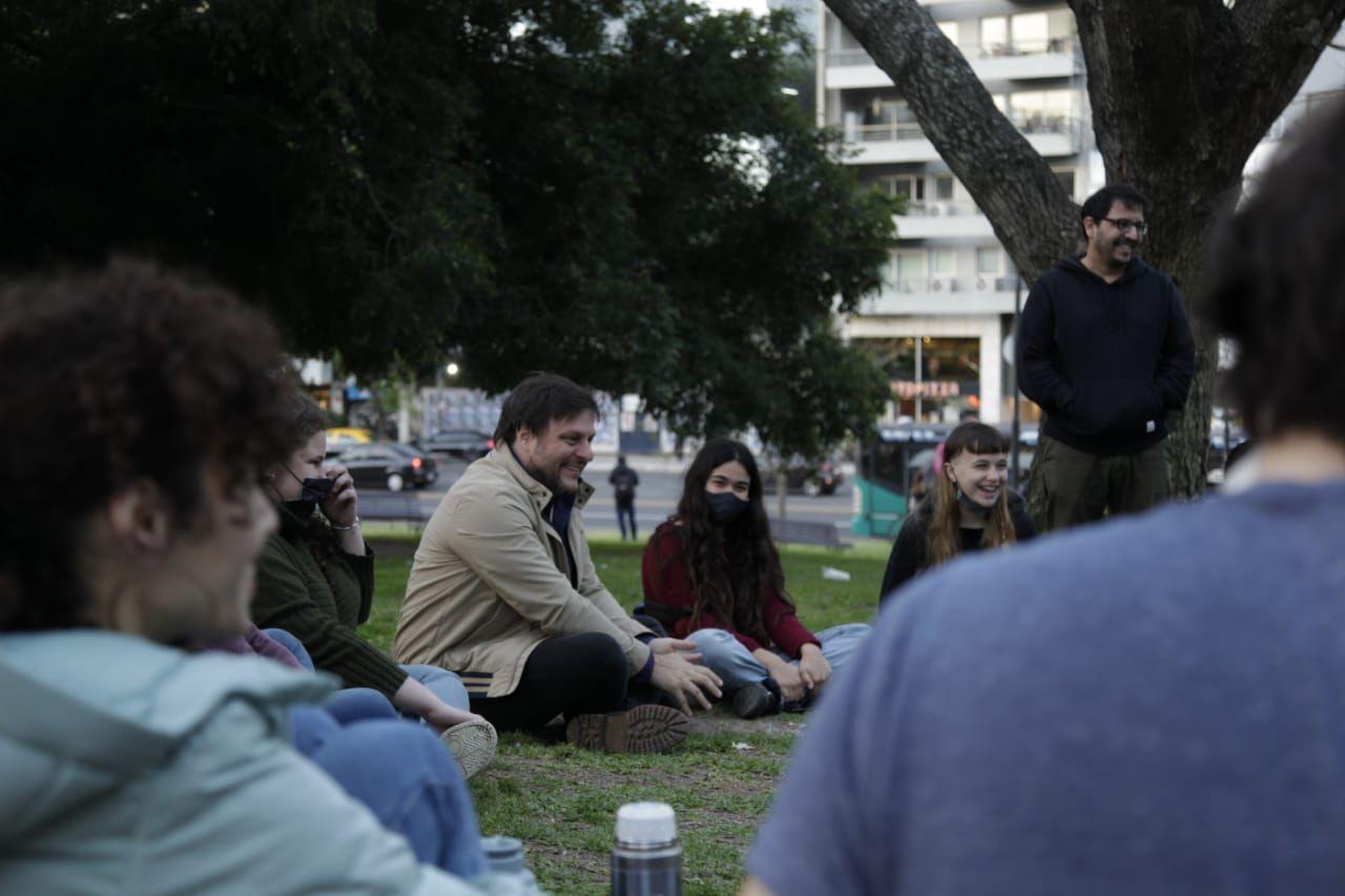 Santoro retomó la campaña escuchando a diversos sectores de la Ciudad