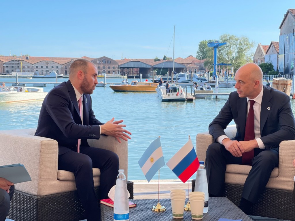 Respaldo a Guzmán: el G20 avaló la revisión de los sobrecargos del FMI