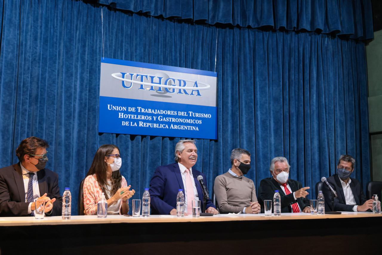 Alberto, con gastronómicos y hoteleros para convertir planes en empleo 