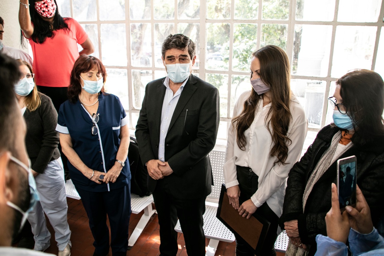 Quirós y Peña reconocieron a los trabajadores del Hospital Carrillo