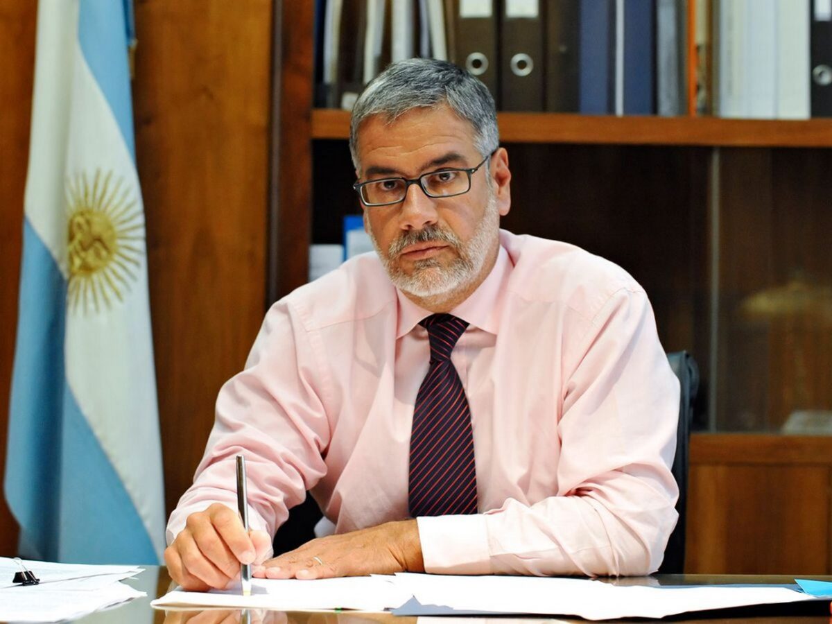 Feletti: “¿El trabajador no tiene derecho de tomarse un vinito?”