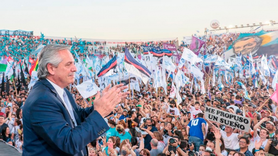 En el homenaje a Néstor, Alberto advirtió al FMI: "No nos vamos a arrodillar"